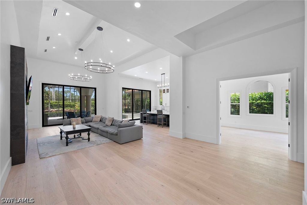 2749 Medallist Ln, NAPLES