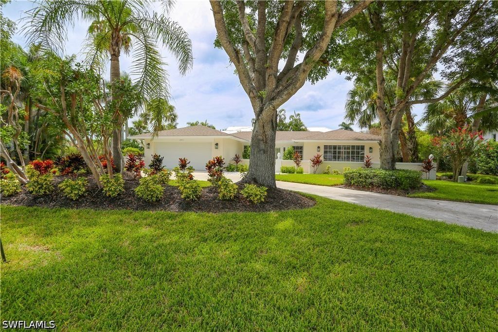 2901 Crayton Rd, Naples