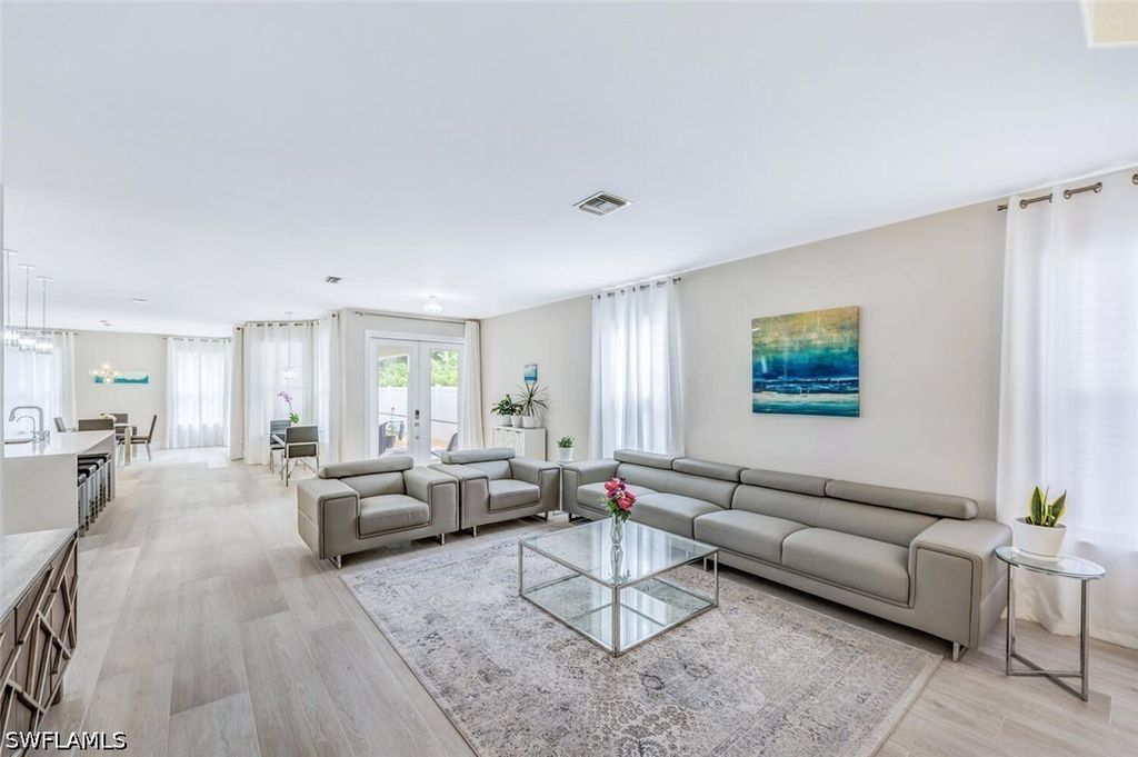 8260 Laurel Lakes Blvd, Naples