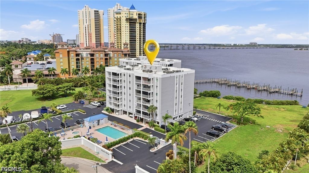 2885 Palm Beach Blvd 301, Fort Myers