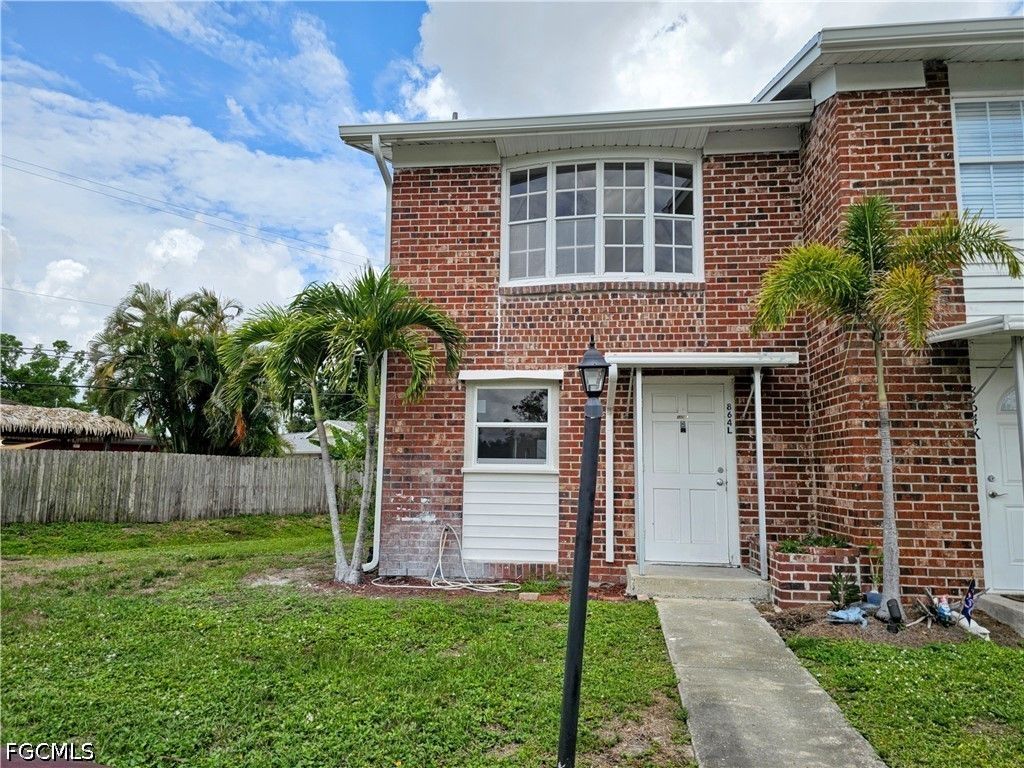 864 Ctington Ln 12, Fort Myers