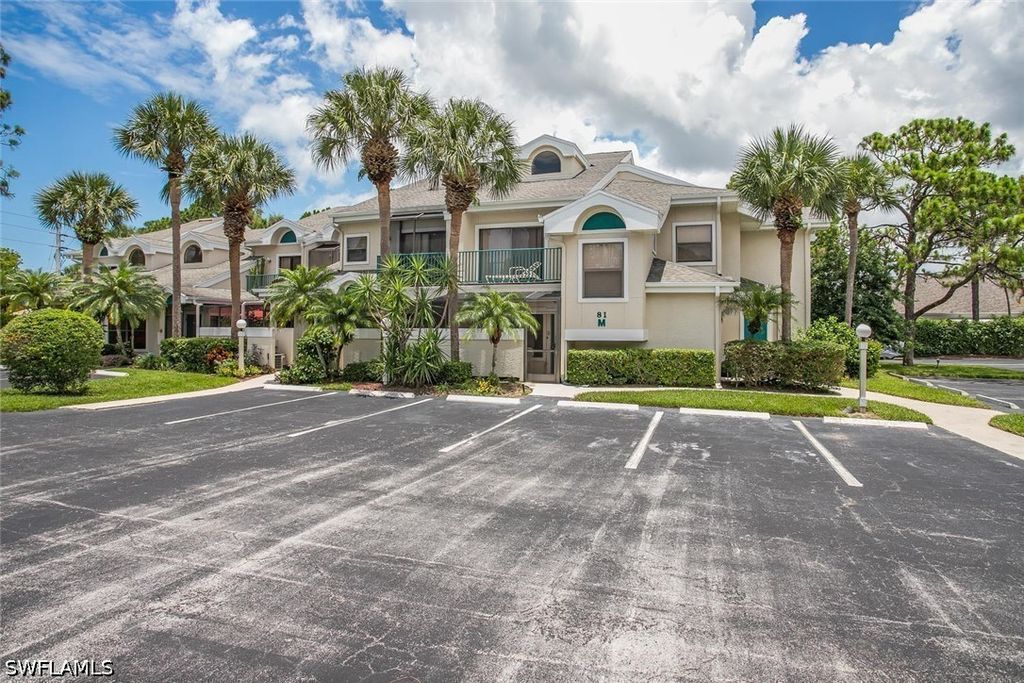 81 Emerald Woods Dr M8, Naples
