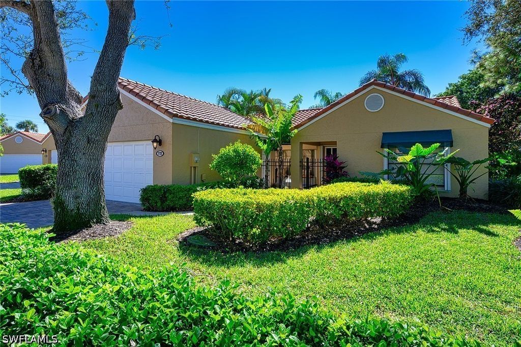 772 Reef Point Cir 55, NAPLES