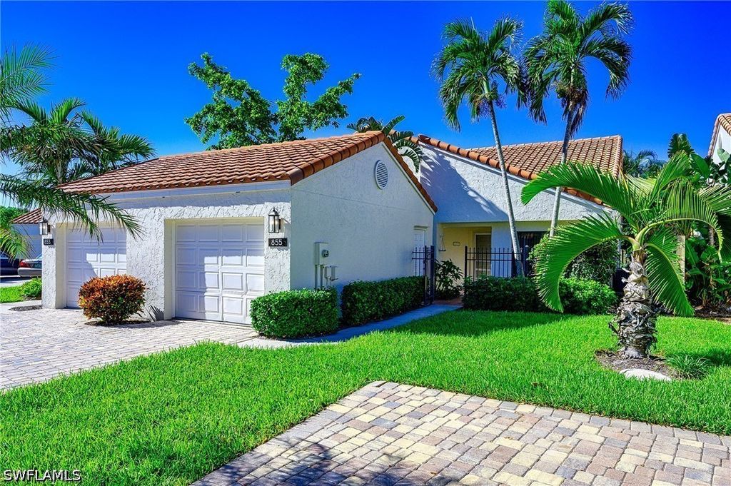 855 Reef Point Cir, Naples