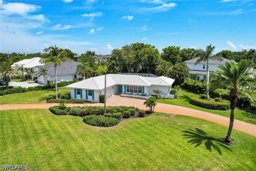 740 Park Shore Dr, Naples