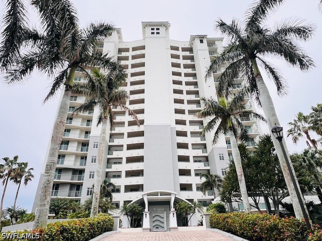 425 Cv Tower Dr 902, Naples