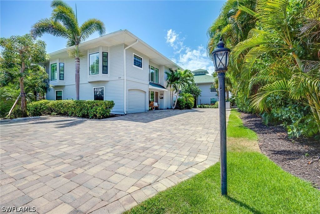 392 7th Ave S 4, Naples