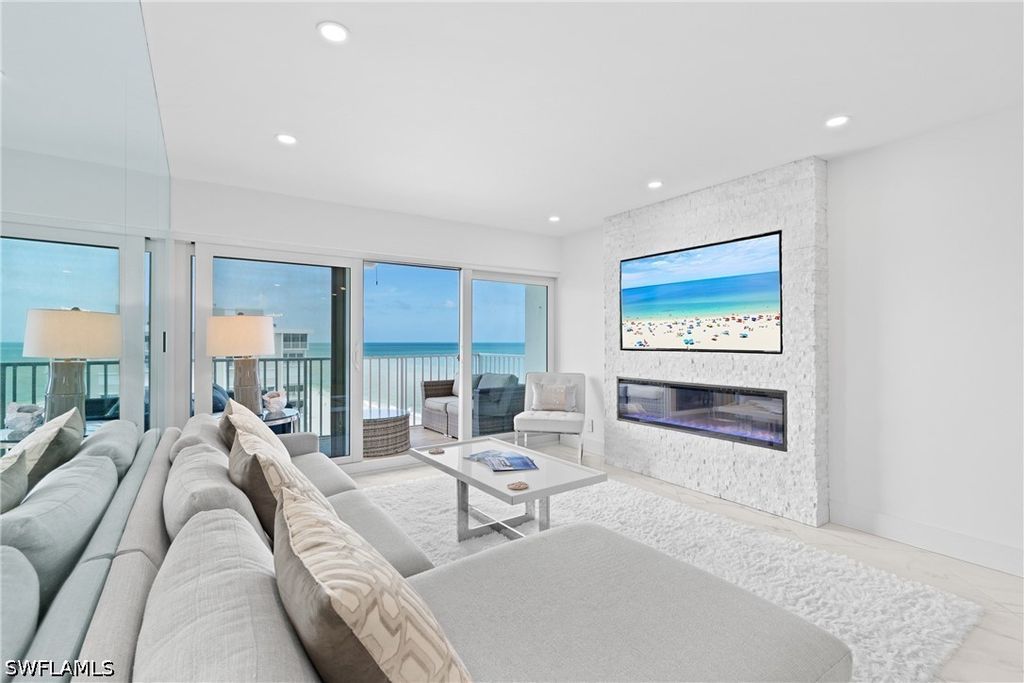 3443 Gulf Shore Blvd N 803, Naples
