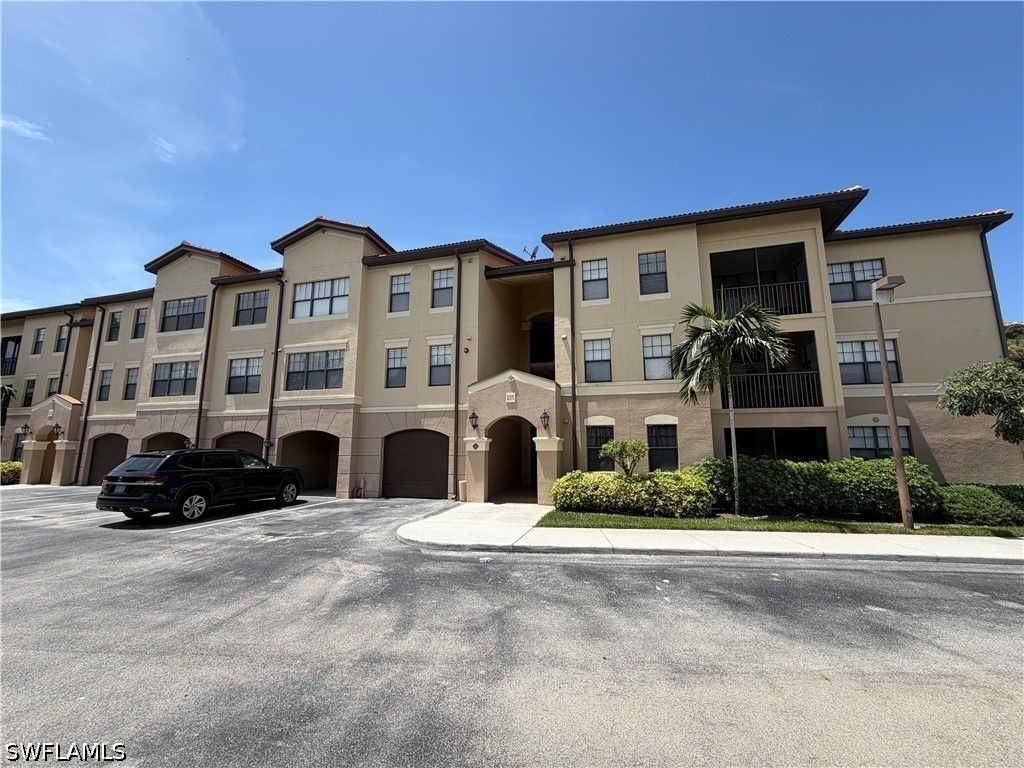 12970 Positano Cir 206, Naples