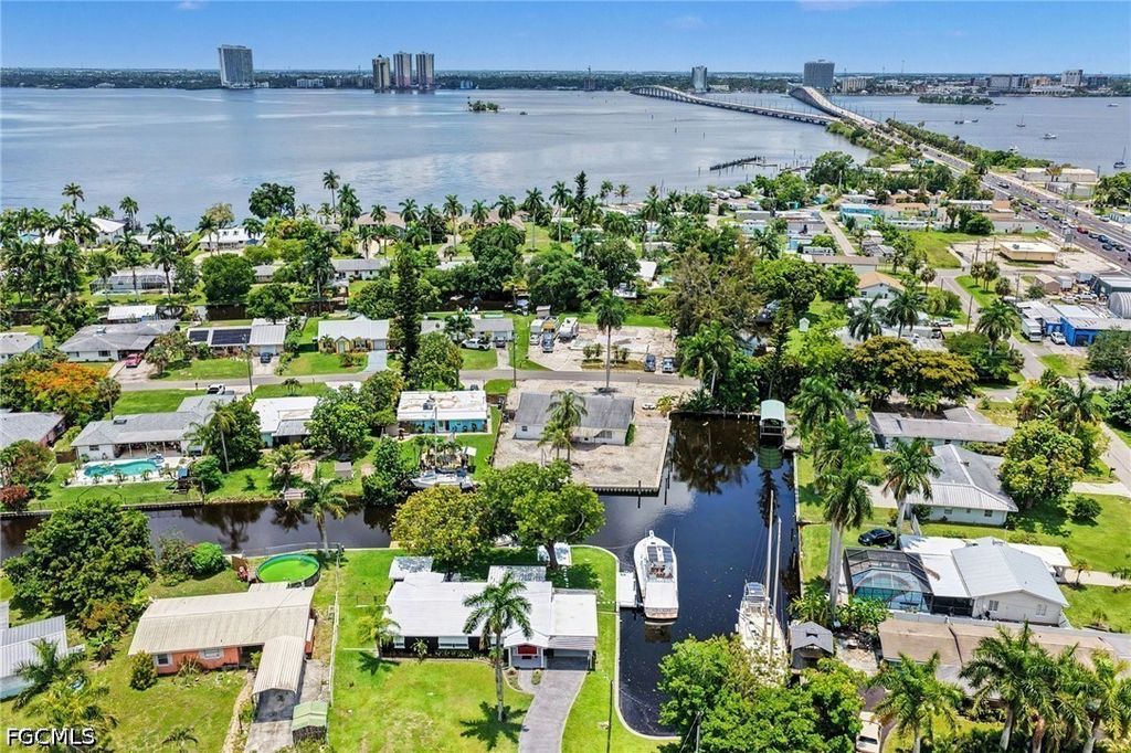 20 Estate Dr, North Fort Myers
