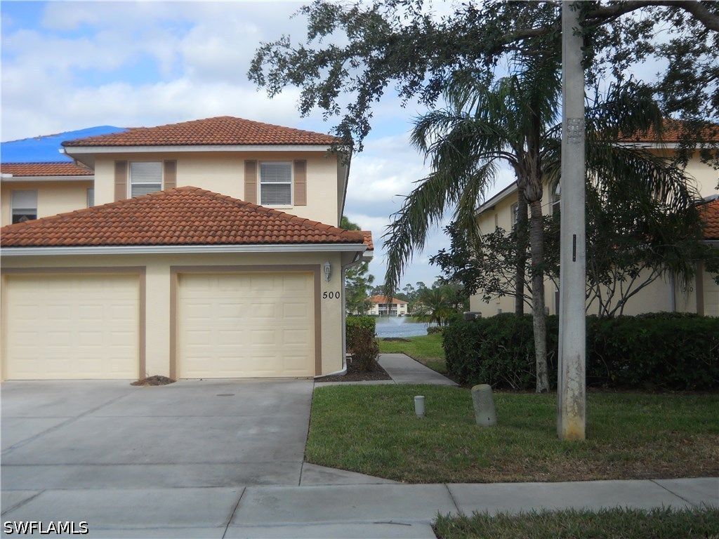 500 Robin Hood Cir 202, Naples