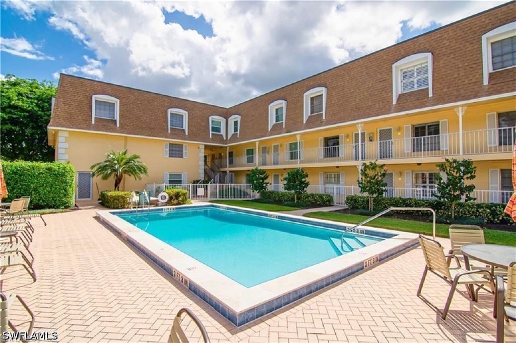 1222 Gordon Dr 18, Naples