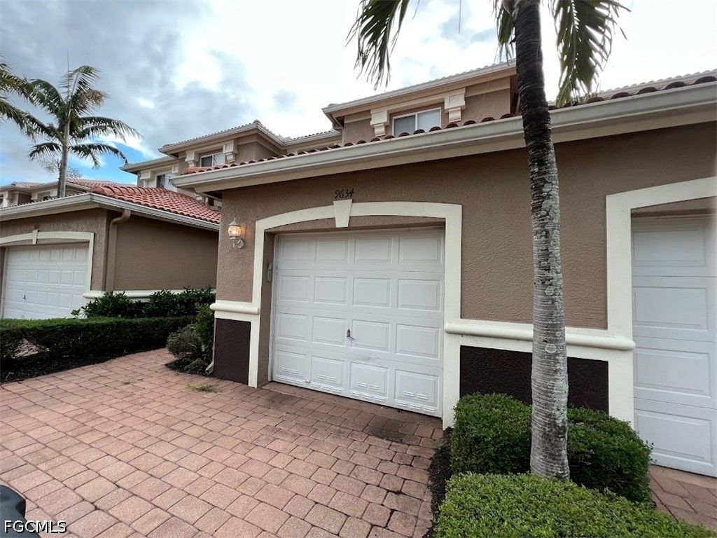 9634 Roundstone Cir, Fort Myers
