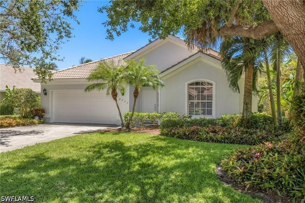 6773 Southern Oak Ct, Naples