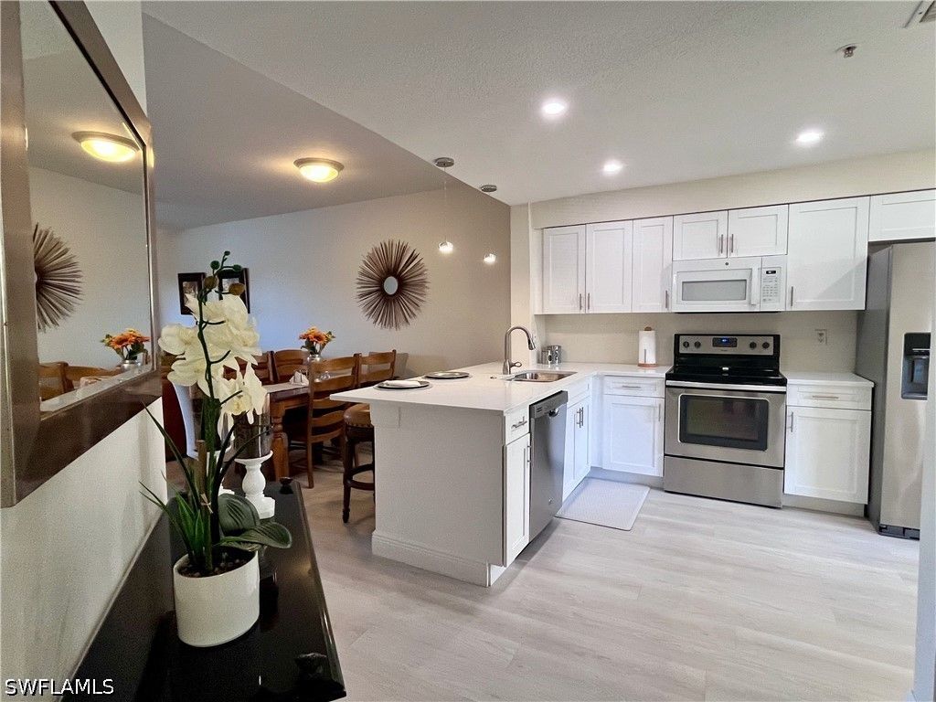 6920 Huntington Lakes Cir 103, Naples