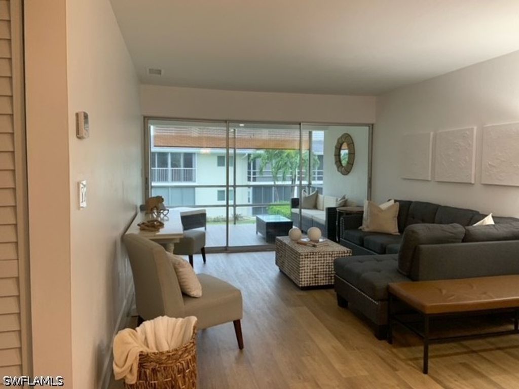 1417 Chesapeake Ave 201, Naples