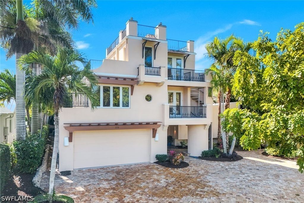 210 Central Ave, Naples