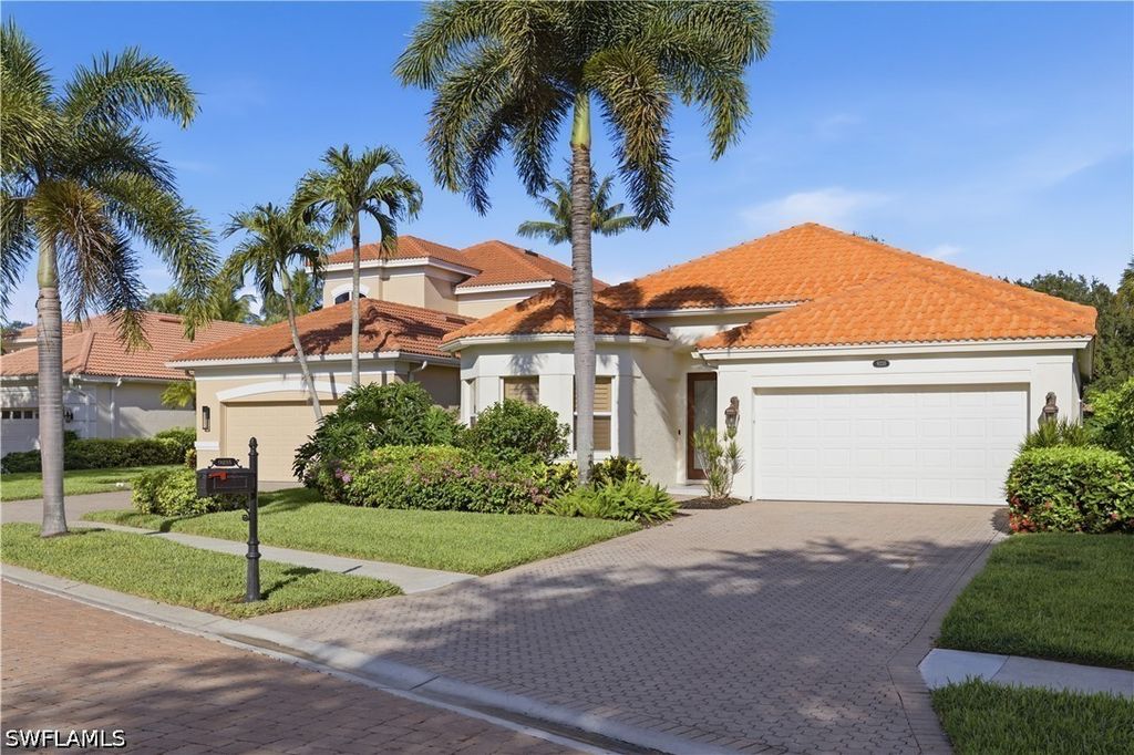 9235 Troon Lakes Dr, Naples