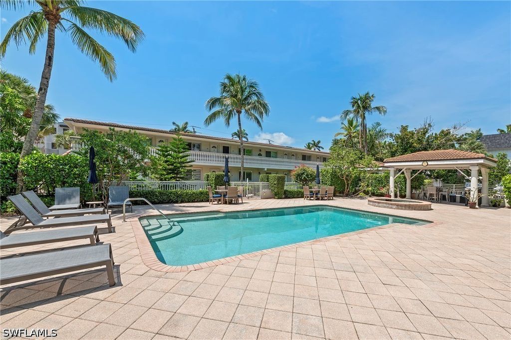 950 7th Ave S 23, Naples