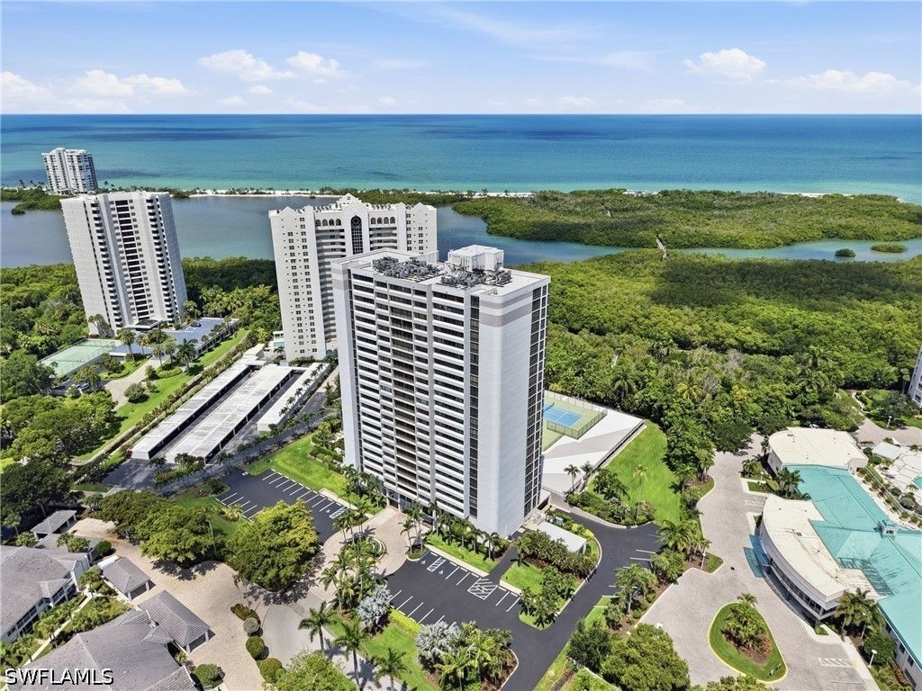 5601 Turtle Bay Dr 302, Naples