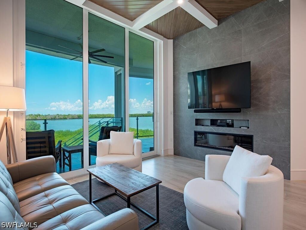60 Seagate Dr 305, Naples