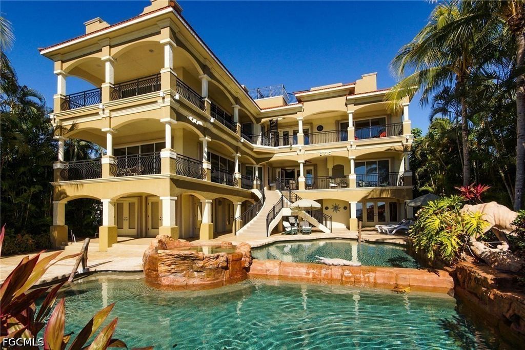 232 Bayshore Dr, Cape Coral