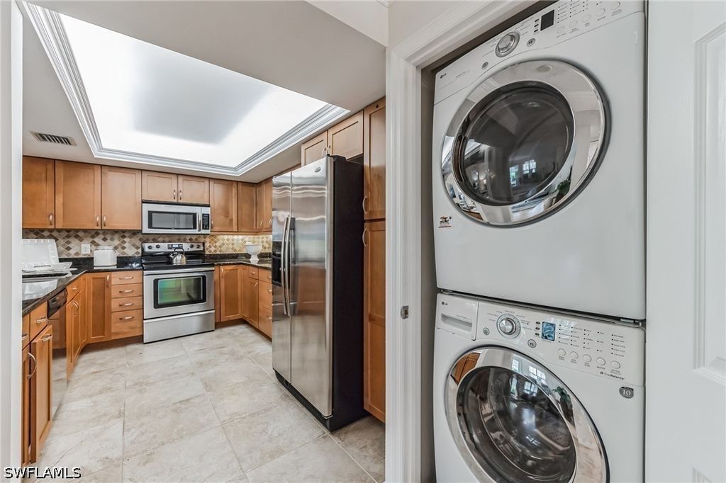 5633 Turtle Bay Dr 37, NAPLES