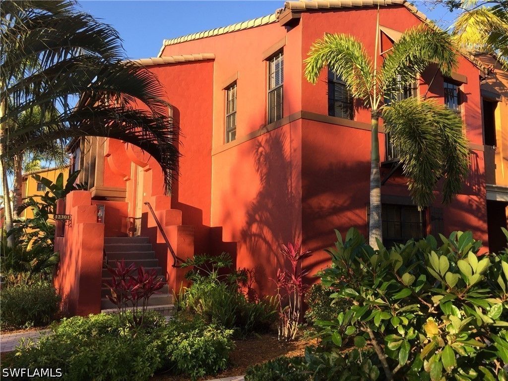 9126 Chula Vista St 12301, Naples