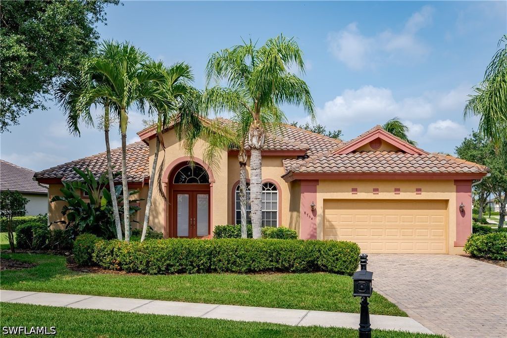 8754 Hideaway Harbor Ct, Naples
