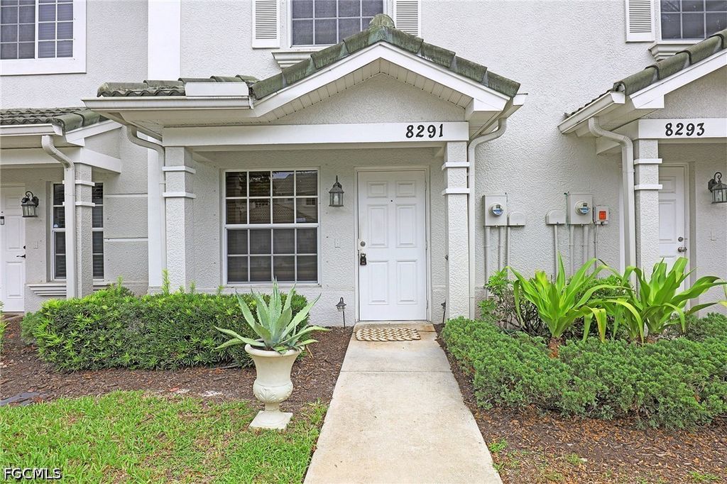 8291 Pacific Beach Dr, Fort Myers