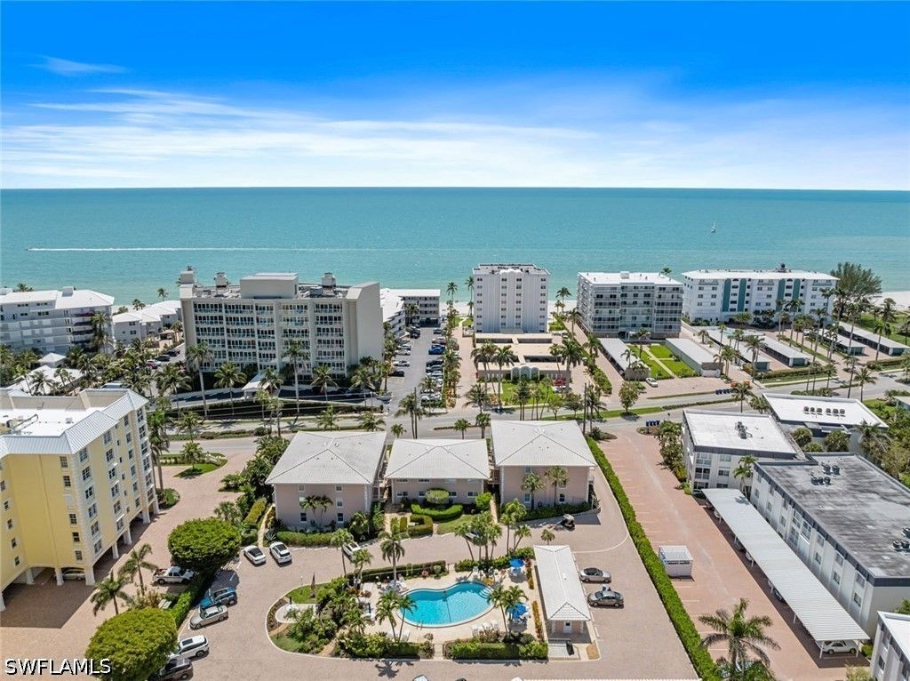 1910 Gulf Shore Blvd N 204, Naples