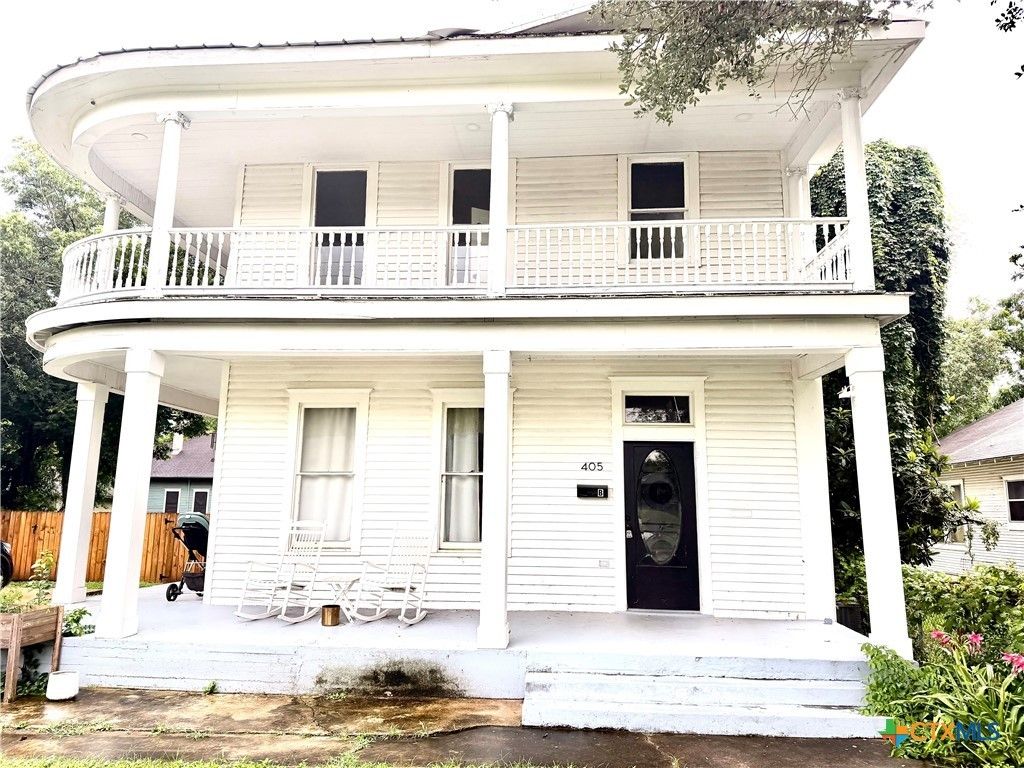 405 E Commercial Street 2, Victoria