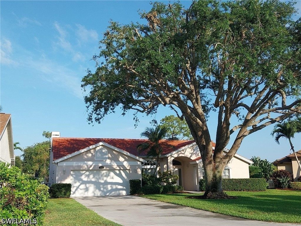 449 Dundee Ct, Naples