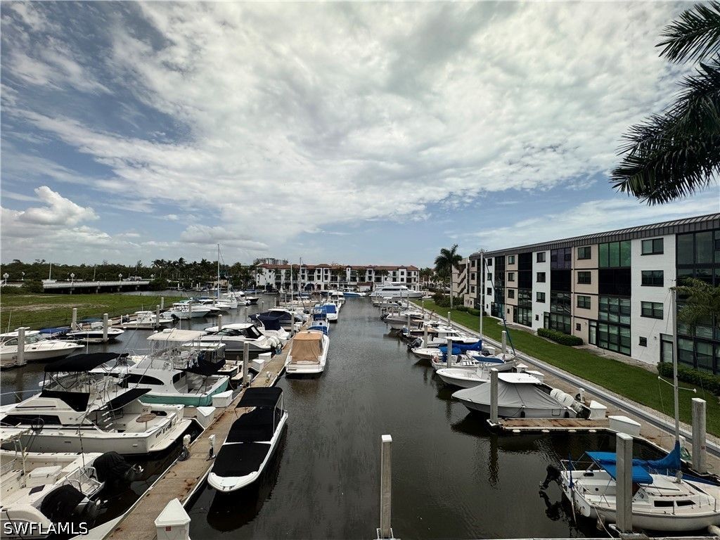 801 River Point Dr 206a, Naples