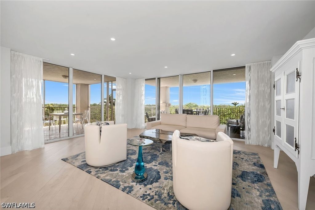 6597 Nicholas Blvd 401, Naples