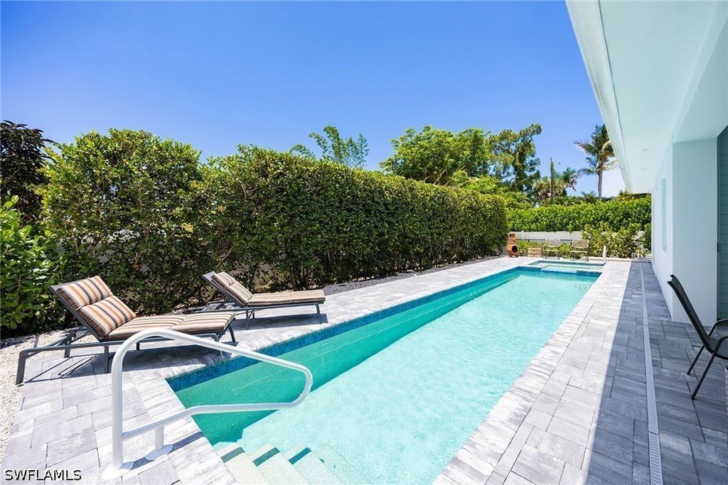 1232 Royal Palm Dr, Naples