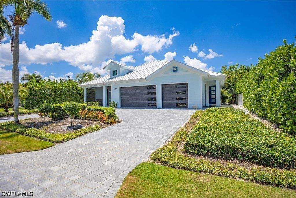 1232 Royal Palm Dr, Naples