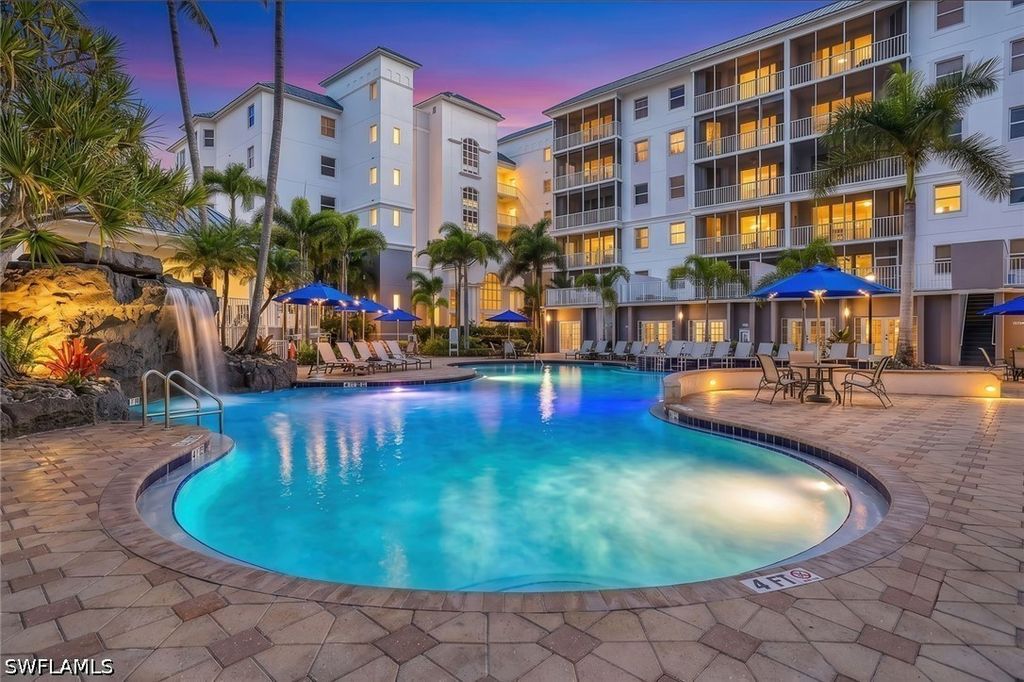 460 Launch Cir 202, NAPLES