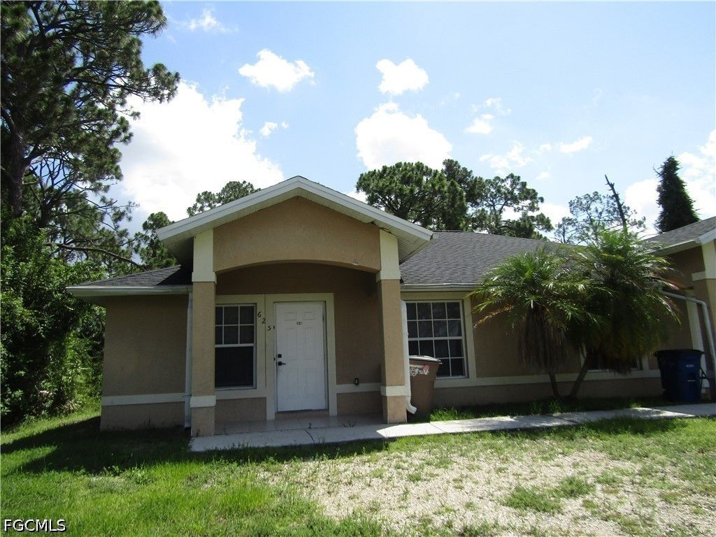 627 Meadow Rd, Lehigh Acres