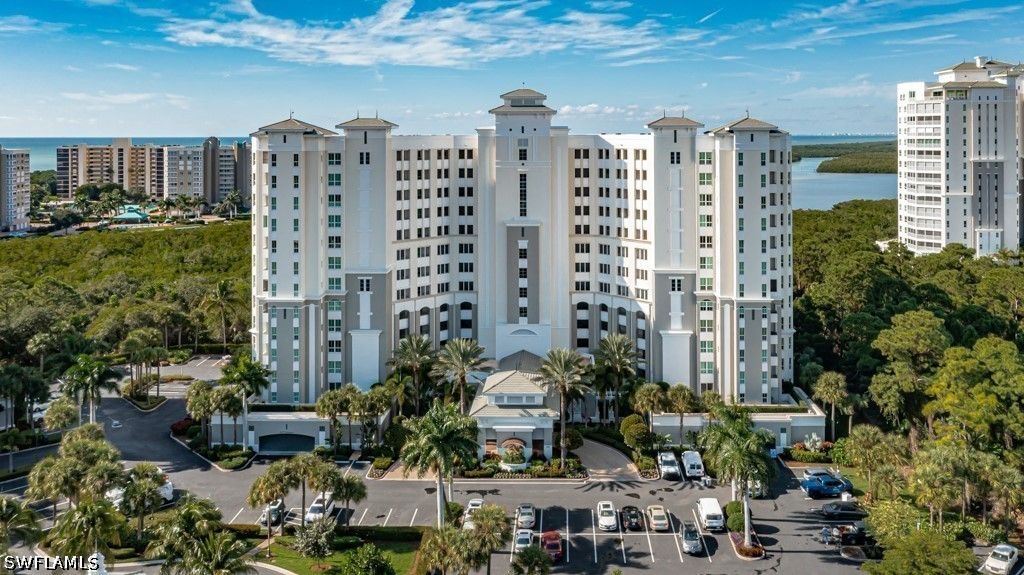 300 Dunes Blvd 105, NAPLES