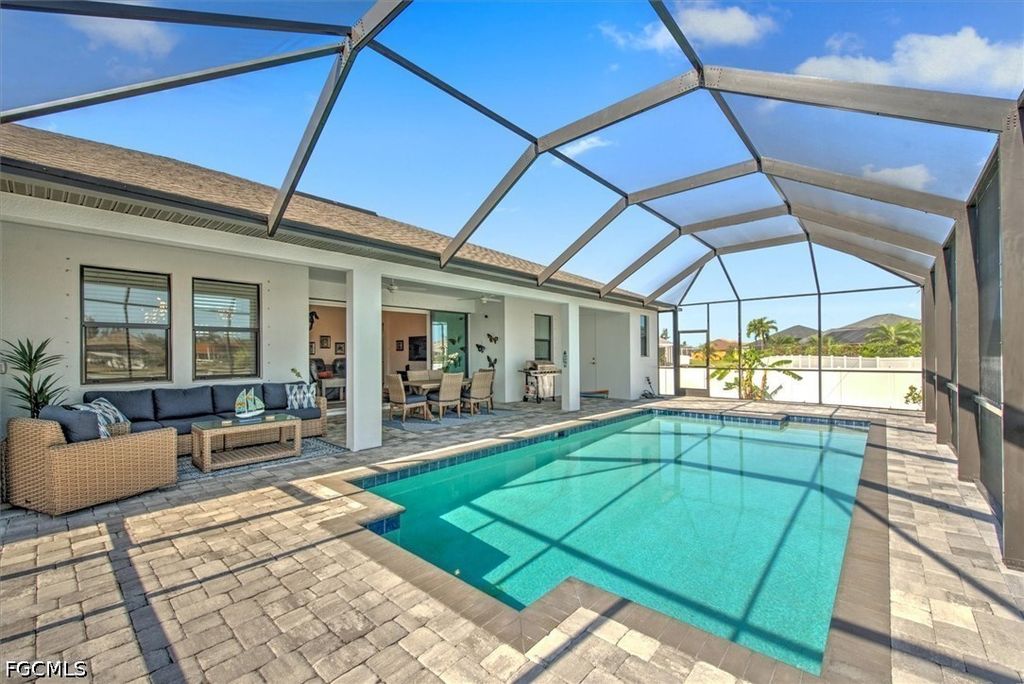 3527 Sw 4th Ln, Cape Coral