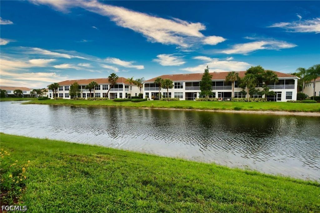 1172 Oxford Ln 27, Naples