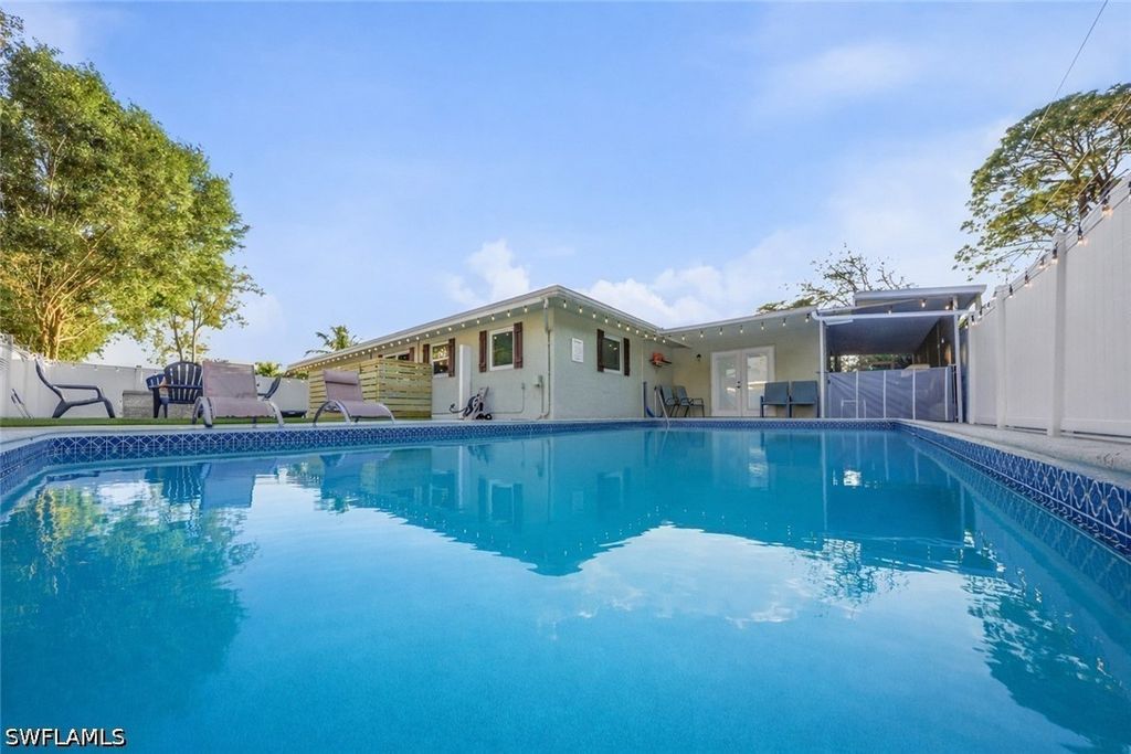 2473 Poinciana St, Naples
