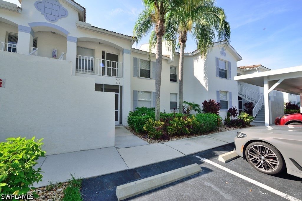 1042 Mainsail Dr 823, Naples