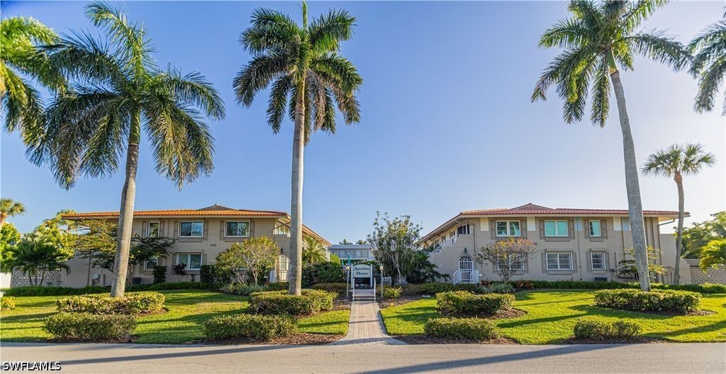 320 14th Ave S 320e, Naples