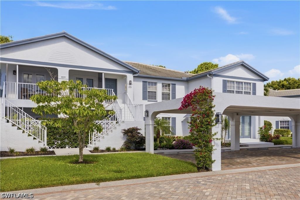 829 Tanbark Dr 104, Naples