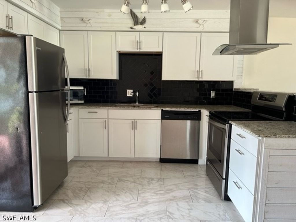 656 Palm View Dr 4, Naples