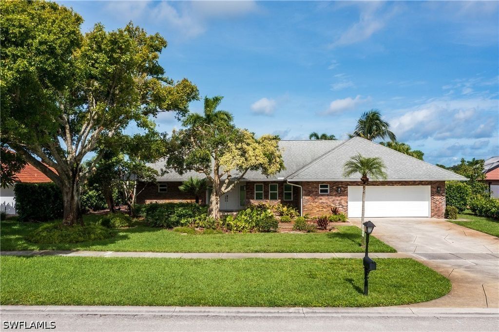 2500 Kings Lake Blvd, Naples