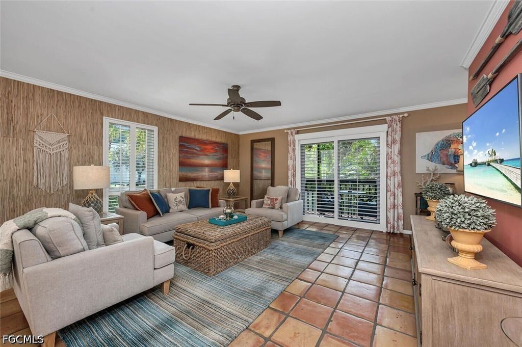 995 9th Ave S 6, Naples