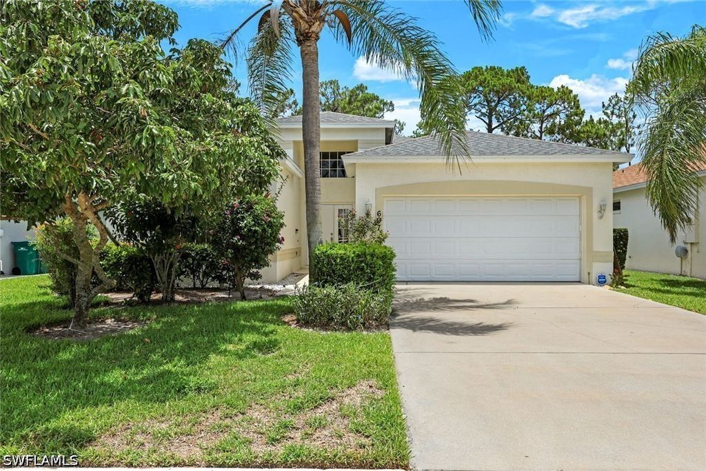 697 Crossfield Cir, Naples